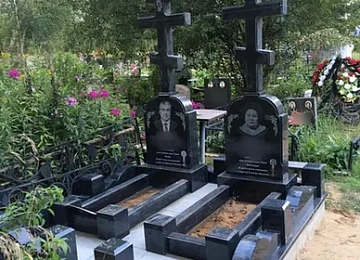 Два православных креста на общем гранитном основании